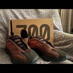 Yeezy 700 V3 Copper Fade Size 12.5M